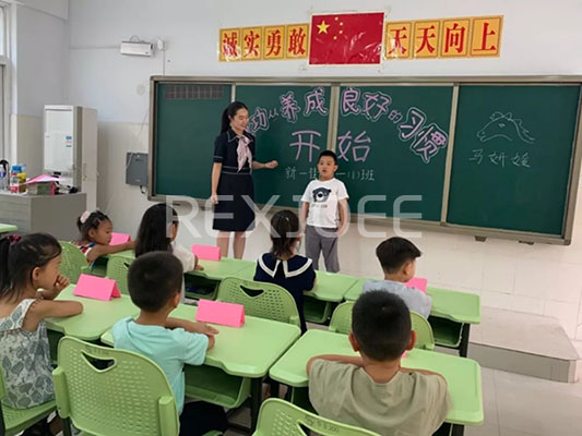  如何挑選滿意的學(xué)生課桌椅？